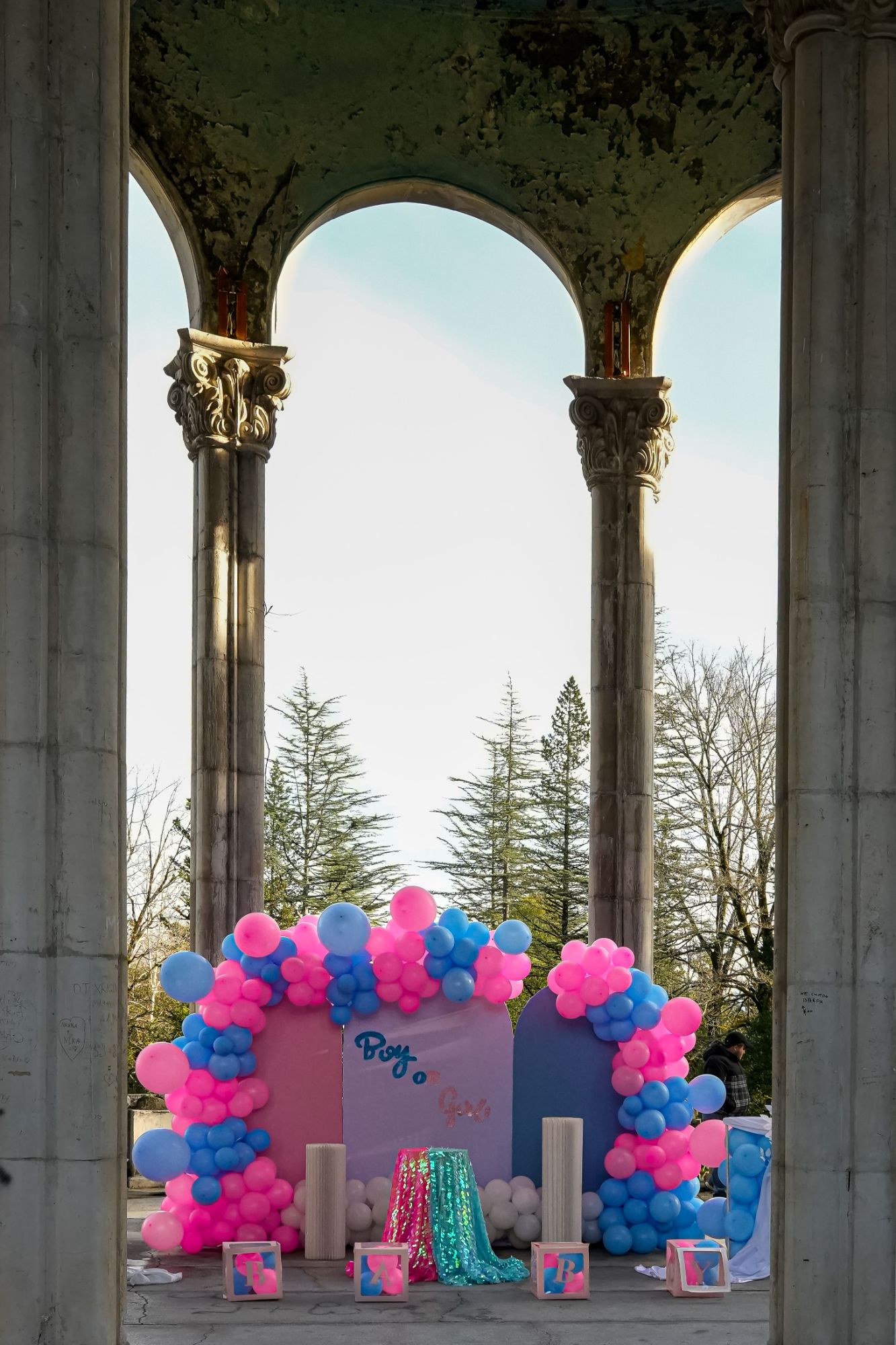 Arche en ballons Boy or Girl rose et bleu pour baby shower · Ballons déco · Création sur mesure
