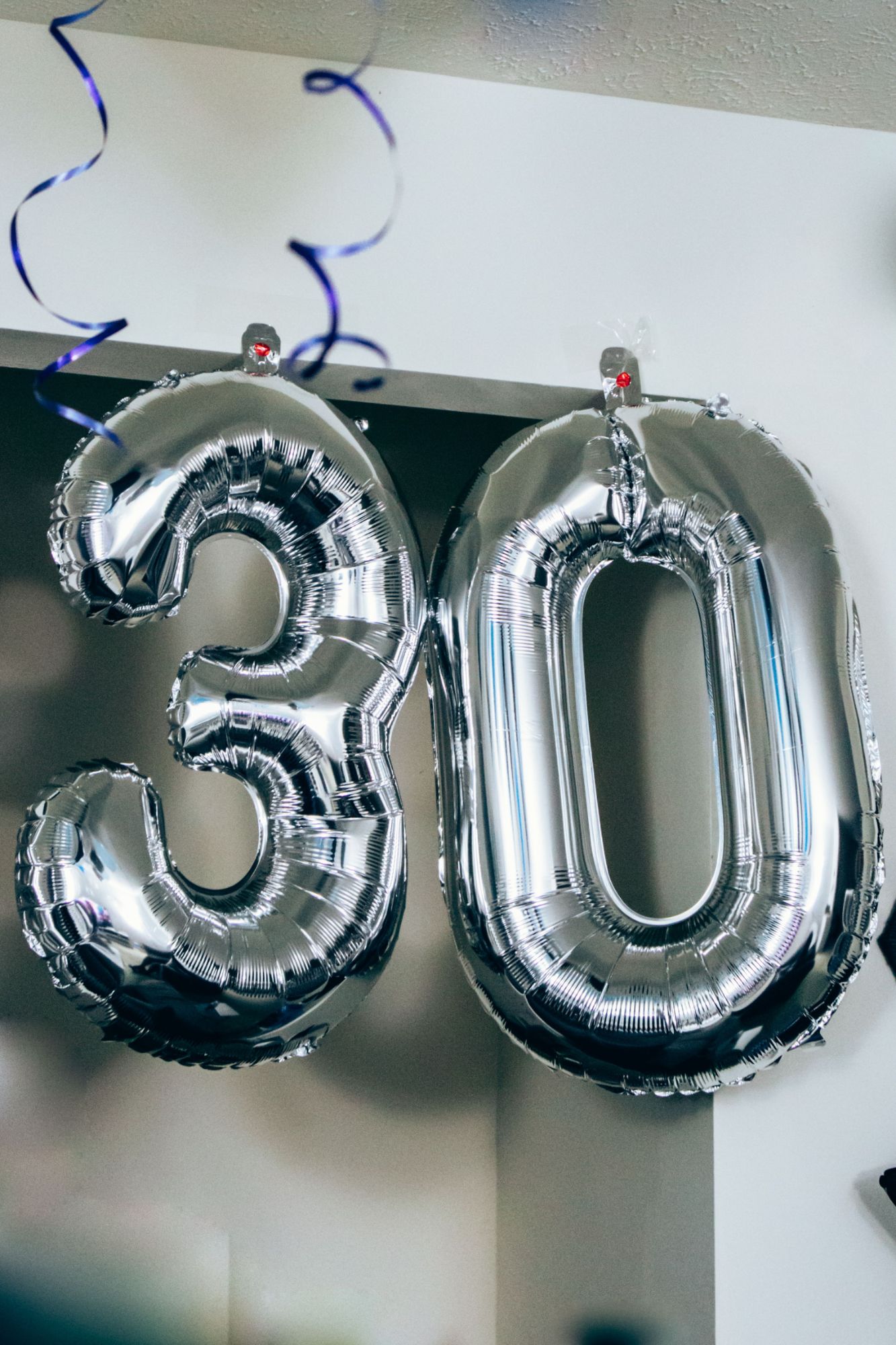 Chiffres géants 30 ans en ballons mylar argent · Ballons déco · Anniversaire personnalisé