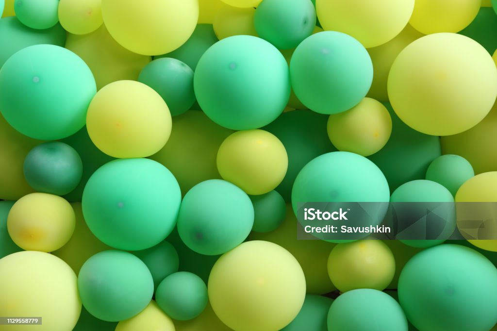 Mur de ballons biodégradables vert et jaune en latex naturel · Ballons déco · 100% écologique